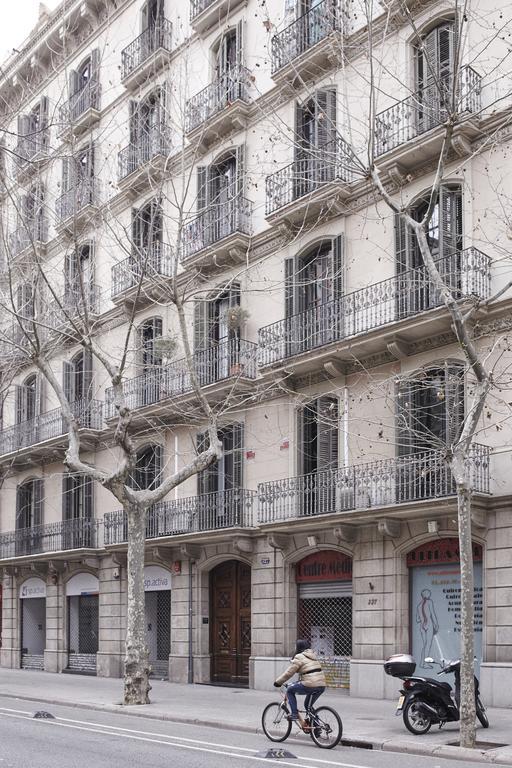 Close To Passeig De Gracia Barcelona Bagian luar foto