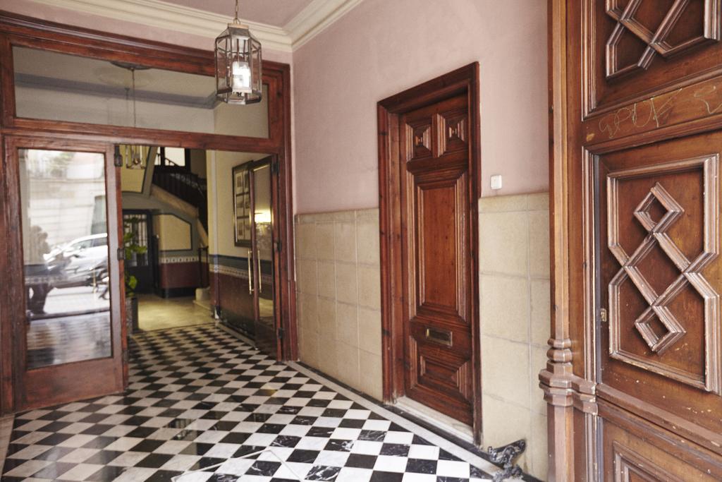 Close To Passeig De Gracia Barcelona Bagian luar foto